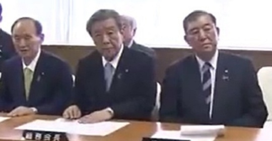 キタ━━(●∀●)━━!! 自民党幹部、三役全員辞任意向！全員辞意 ！