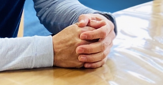 【！】 収容施設で抗議の食事拒否→体重減少・重度の貧血・車椅子で強制送還に耐えられない健康状態のパキスタン出身者、非情にもあす強制送還